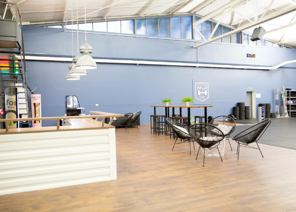 CrossFit-Halle mit moderner Lounge